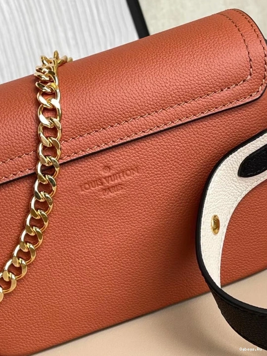 LOUIS TENDER VUITTON LOCKME 0523